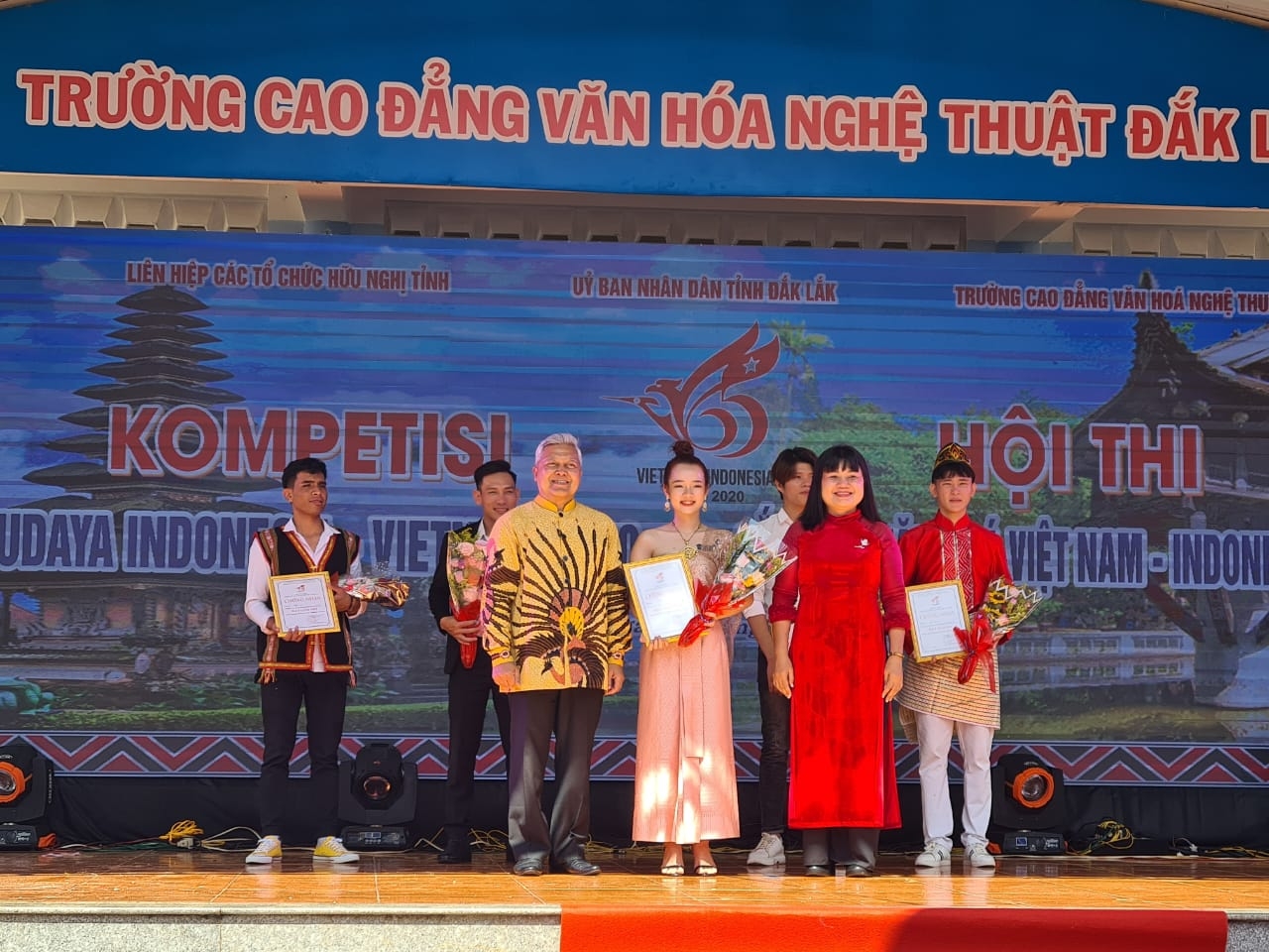 Vietnam indonesia cultural contest held in dak lak