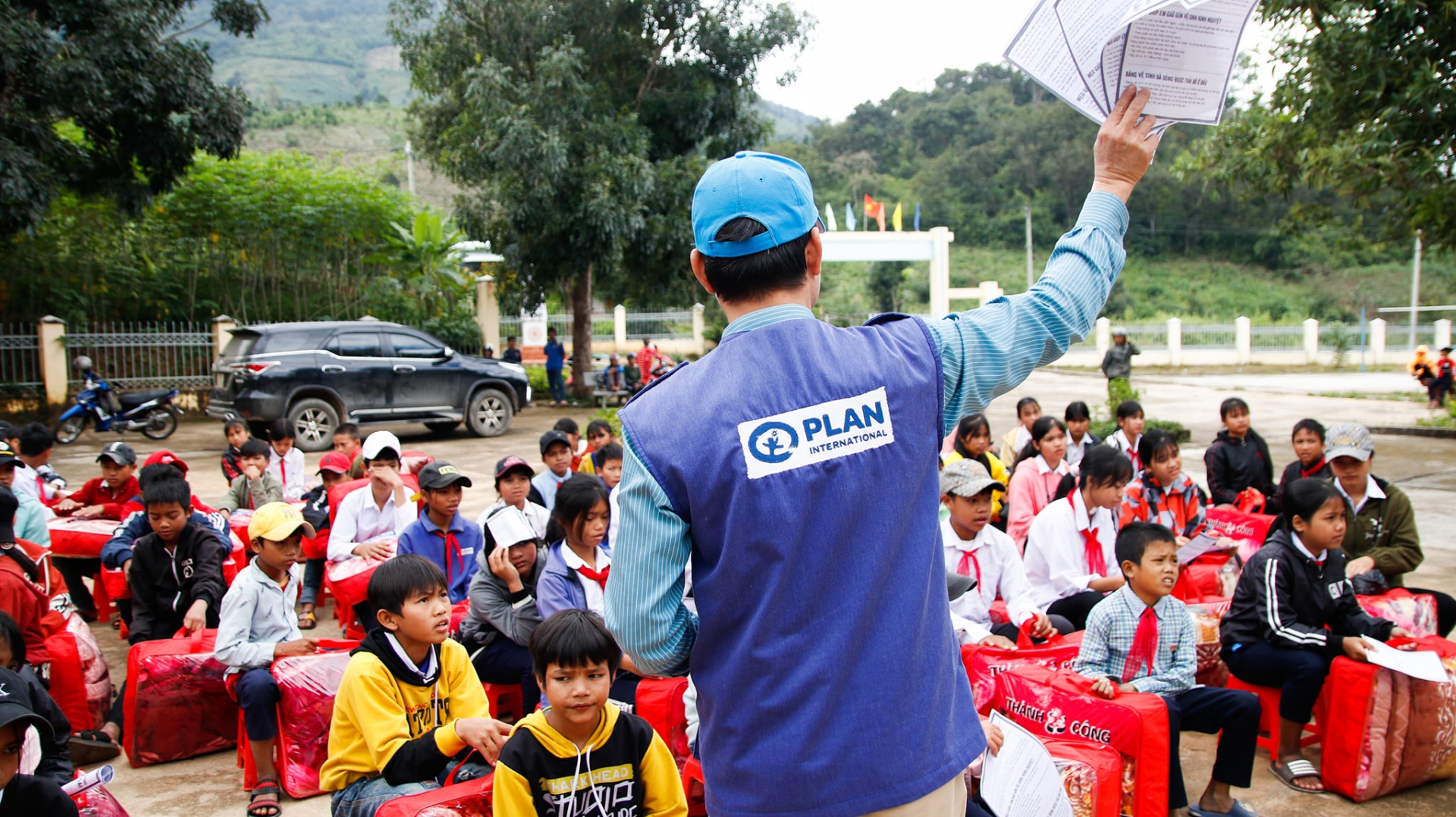 Plan International Vietnam pledges over VND 10.5 billion to support flood hit Quang Tri province