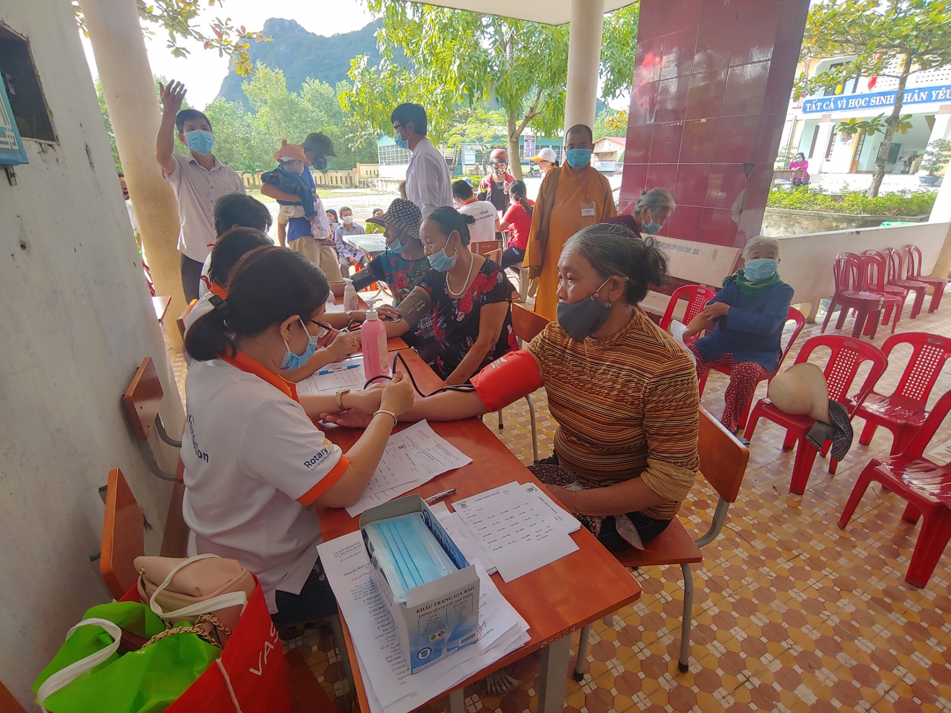 HUFO supports flood-affected people in central region of Vietnam