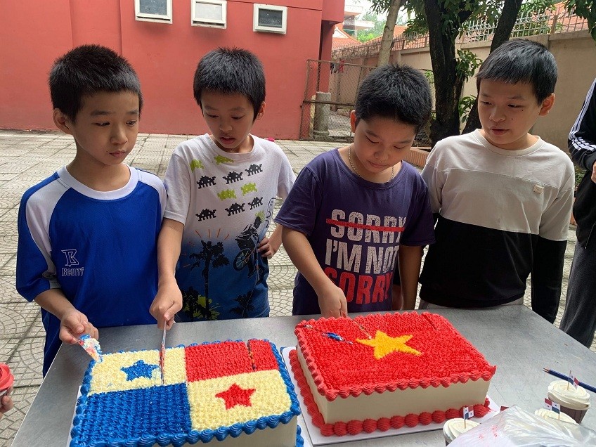 vietnamese children grateful for gifts from panama