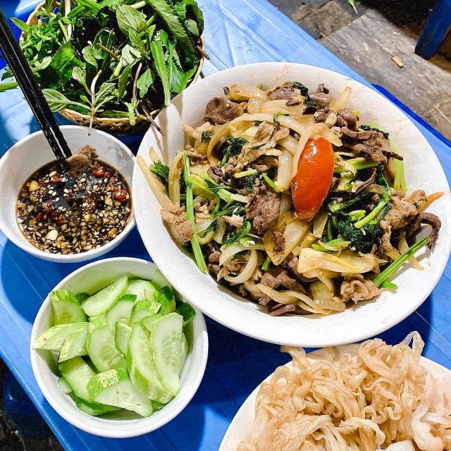 Stir-fried Pho, A Dish Born for Hanoi's Winter Afternoon