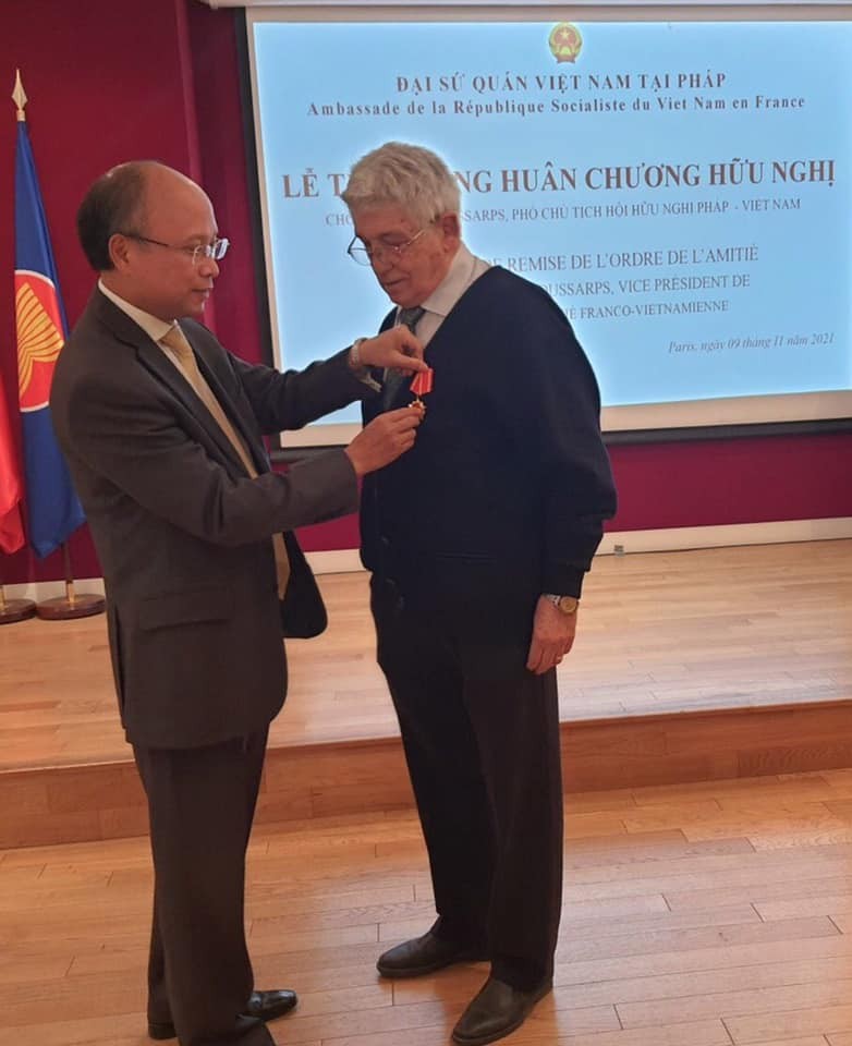 Friendship Order Awarded to Vice President of France-Vietnam Friendship Association