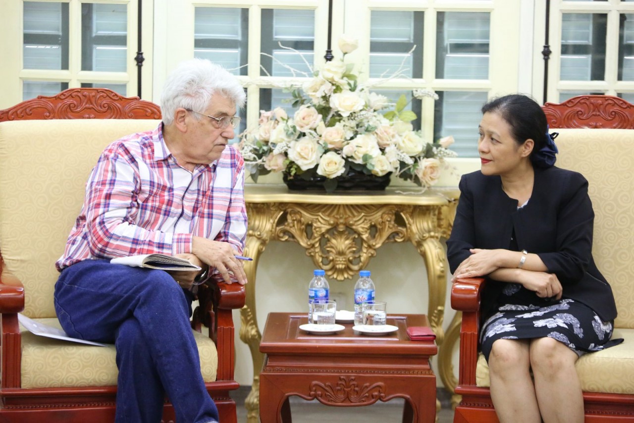 Friendship Order Awarded to Vice President of France-Vietnam Friendship Association