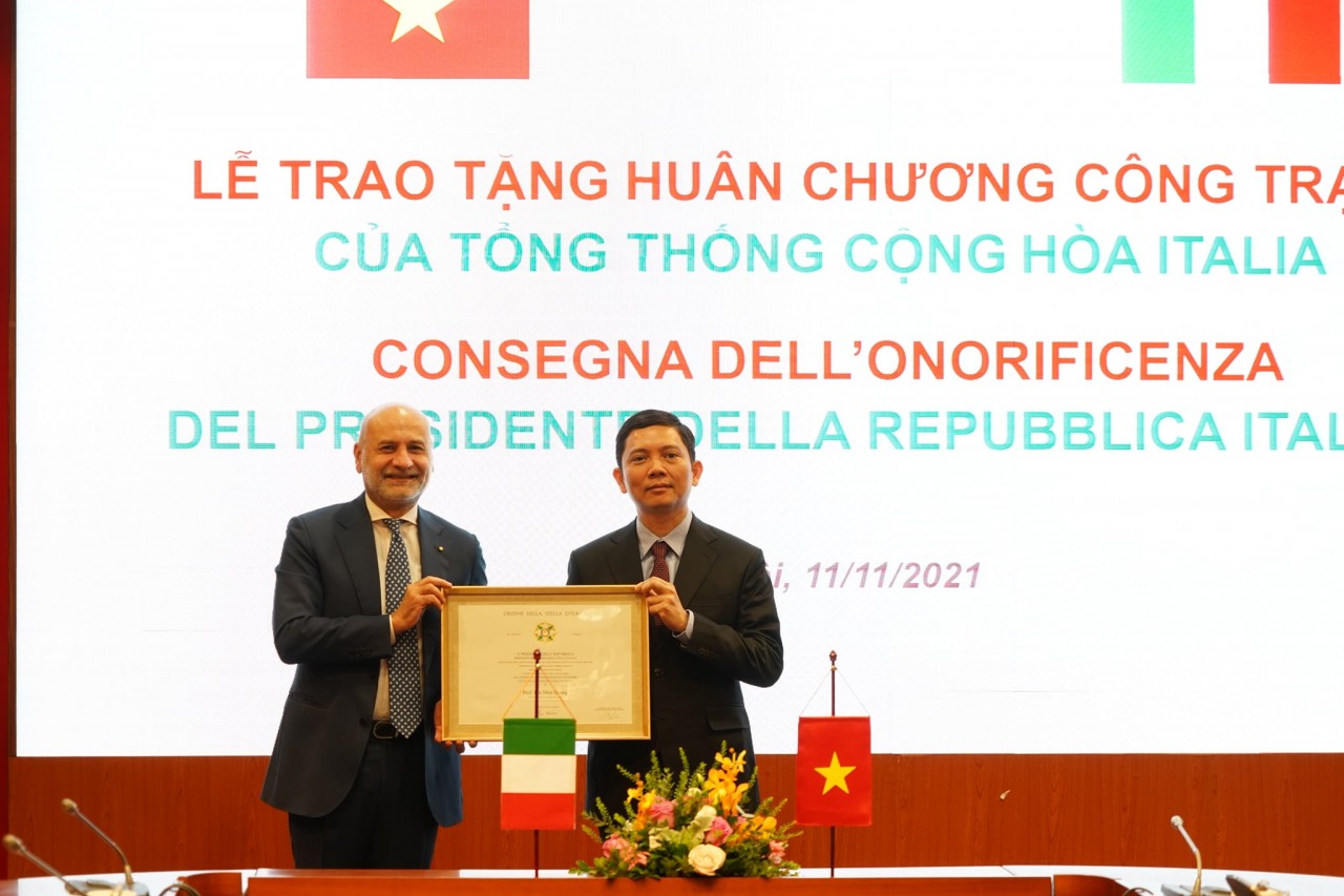 Italy's Order of Merit Awarded to President of Vietnam - Italy Friendship Association