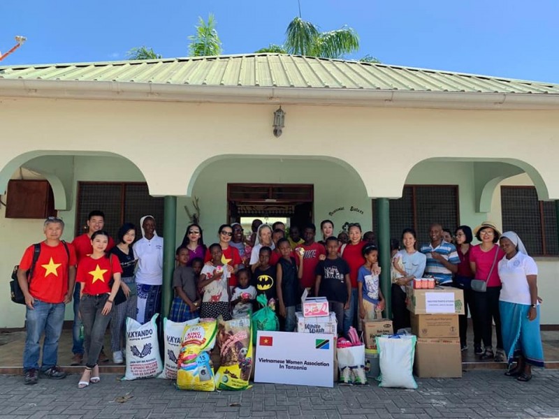 vietnamese women association in tanzania presents necessities to orphans