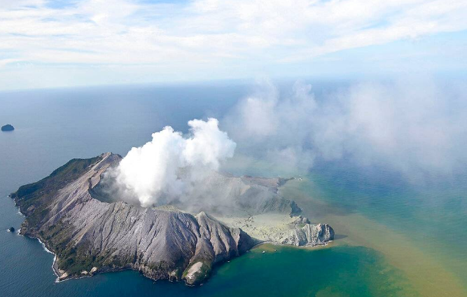 at least 5 dead several injured and missing in new zealands white island volcano eruption