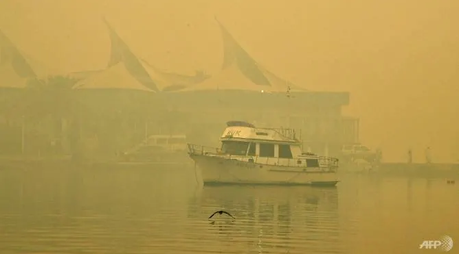 smoke haze from deadly bushfires blanket eastern australia