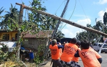 philippine volcano shuts down manila triggering tsunami warning