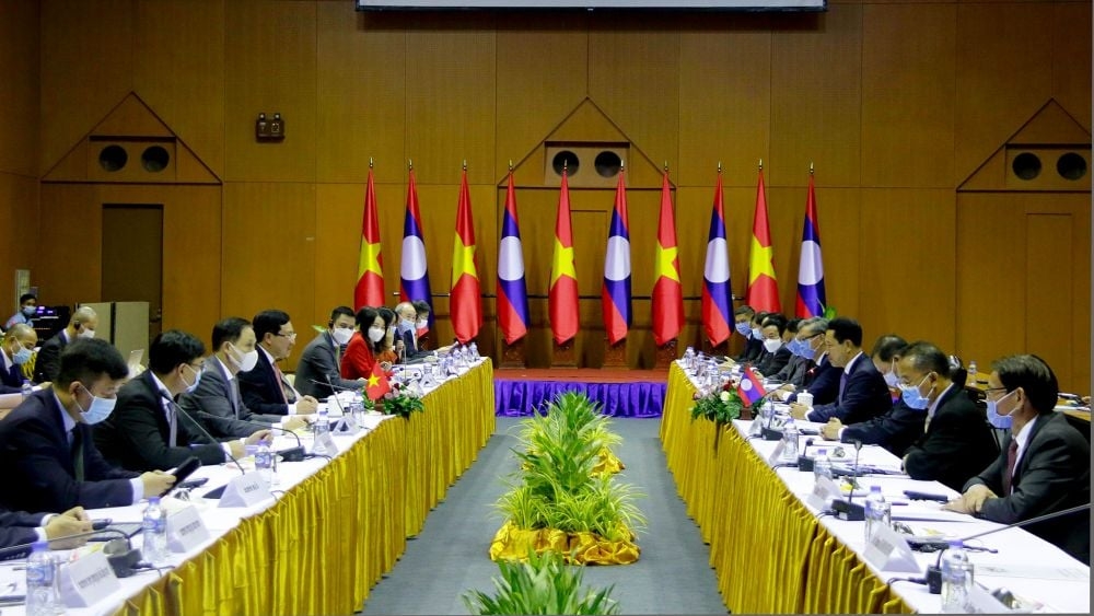 Vietnam, Laos hold foreign ministerial level political consultation