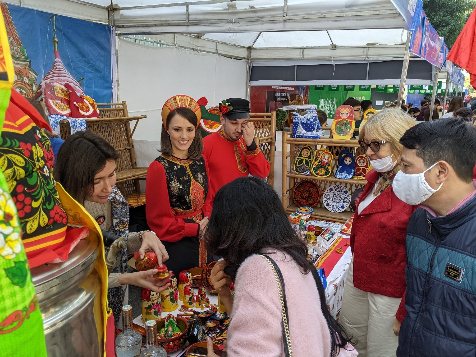 Int'l Food Festival serves up global flavors in Hanoi