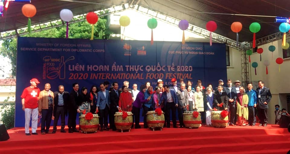 Int'l Food Festival serves up global flavors in Hanoi