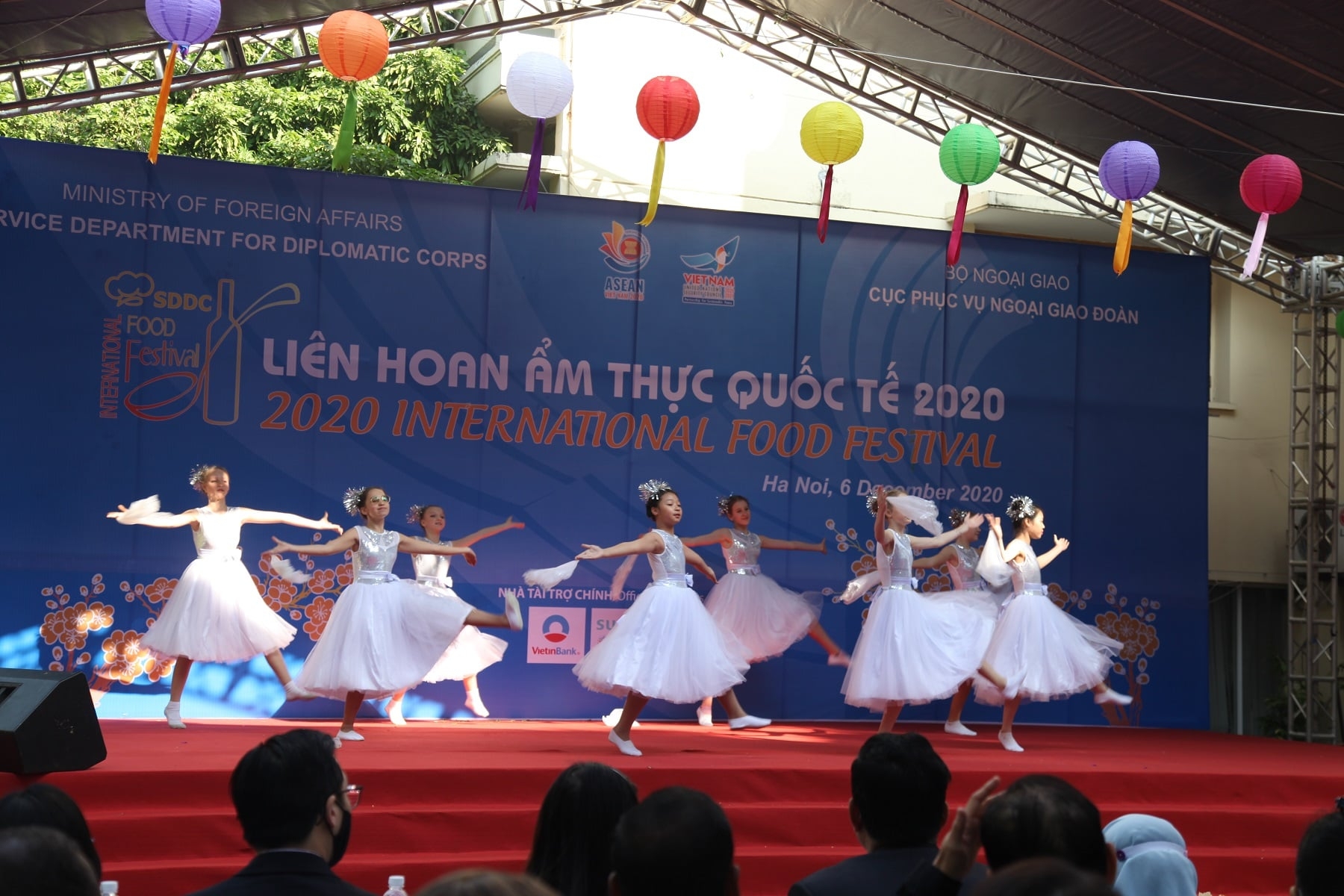 Int'l Food Festival serves up global flavors in Hanoi