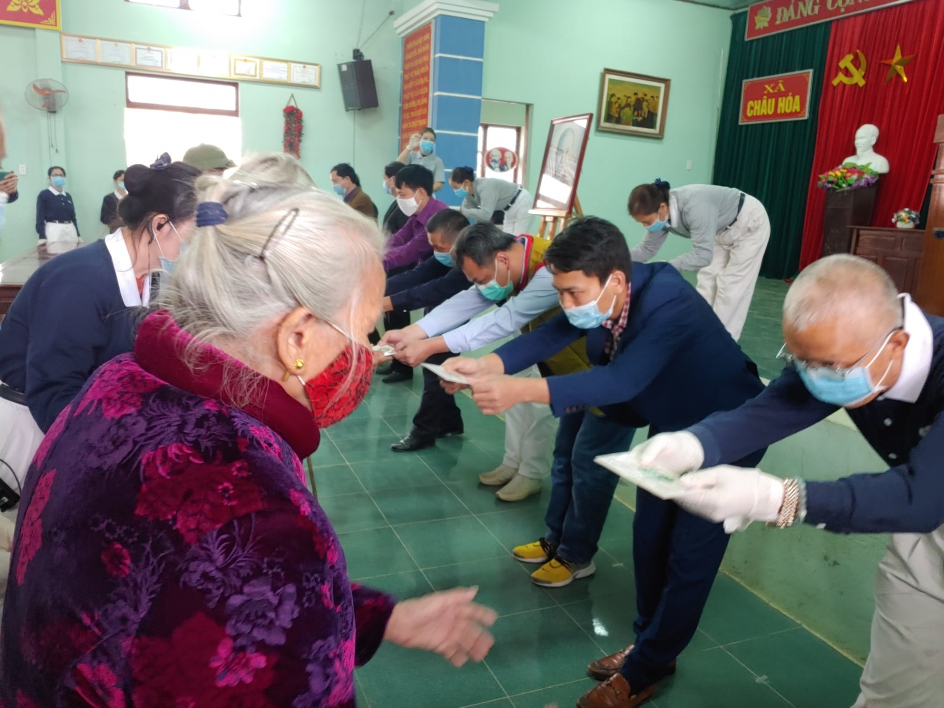 Tzu chi’s relief aid to the drought victims in quang binh