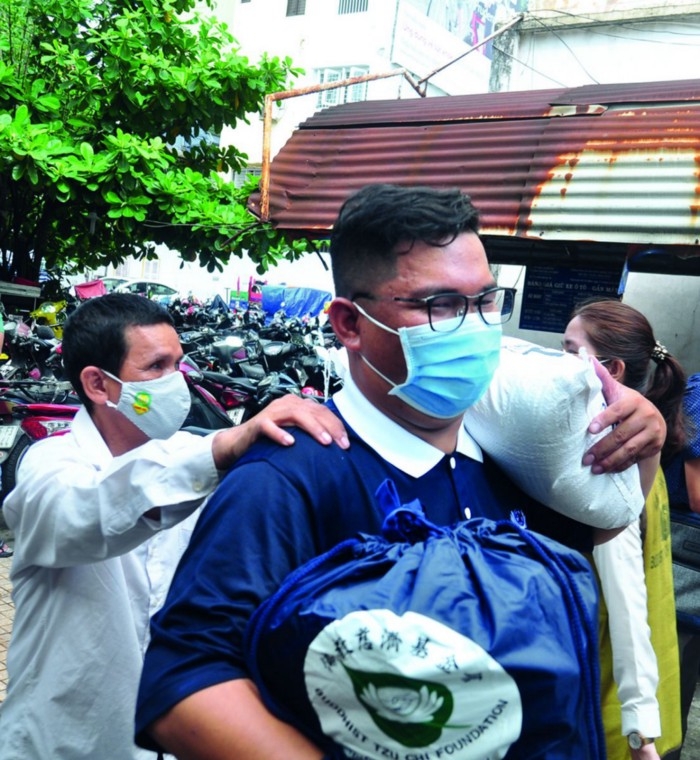 Tzu chi’s relief aid to the drought victims in quang binh