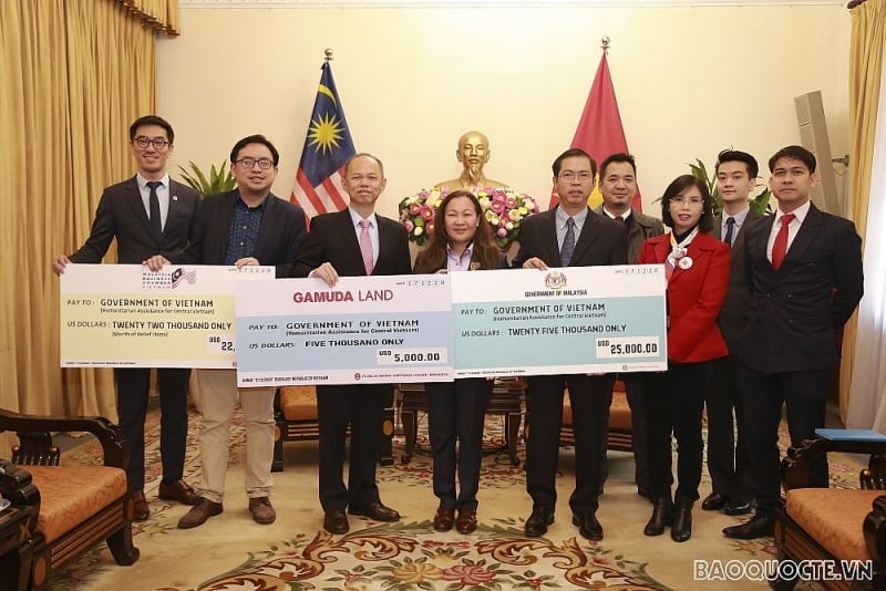 Malaysian Government and businesses extend hands to Vietnam's flood victims