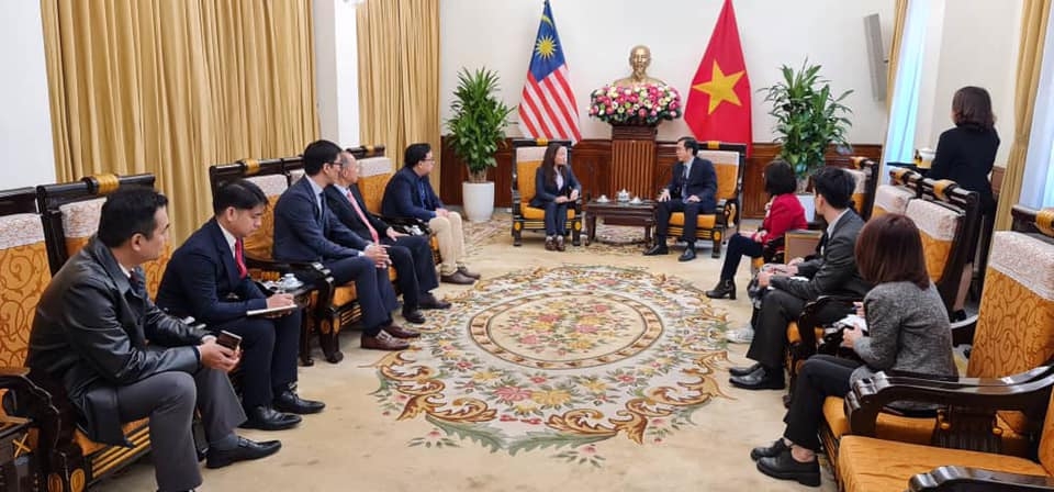 Malaysian Government and businesses extend hands to Vietnam's flood victims
