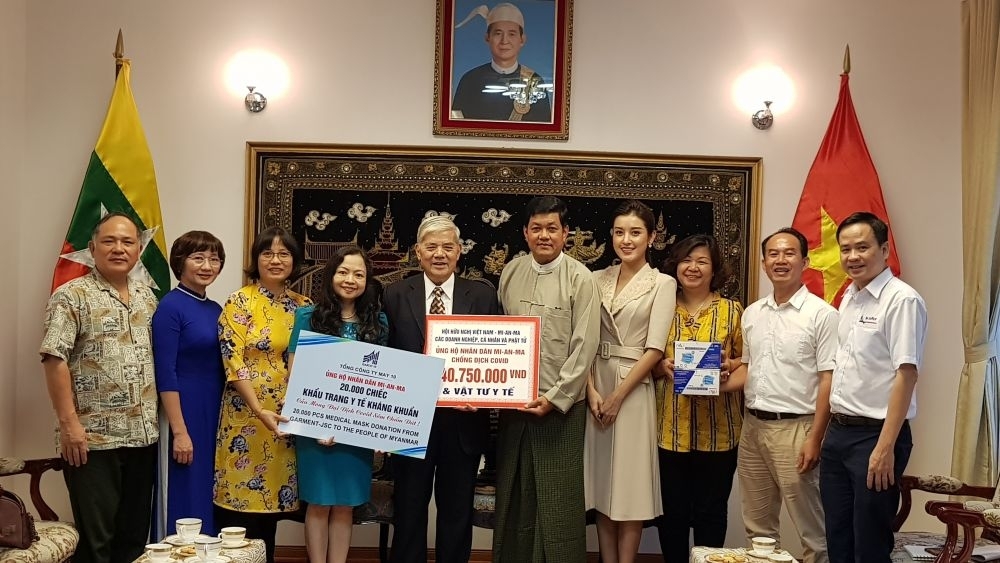 Malaysian Government and businesses extend hands to Vietnam's flood victims Malaysian Government and businesses extend hands to Vietnam's flood victims