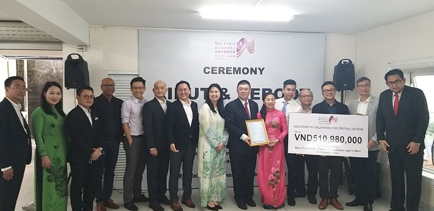 Malaysian Government, businesses extend helping hands to Vietnam's flood victims Malaysian Government, businesses extend helping hands to Vietnam's flood victims