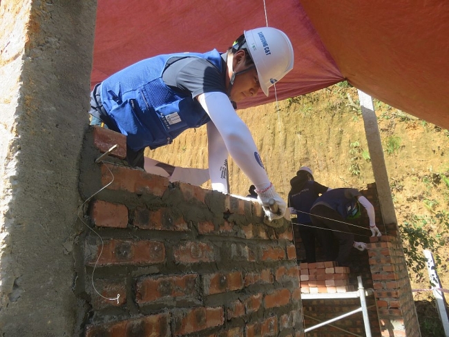 Samsung's Habitat Vietnam builds houses to improve 3,000 people’s living conditions