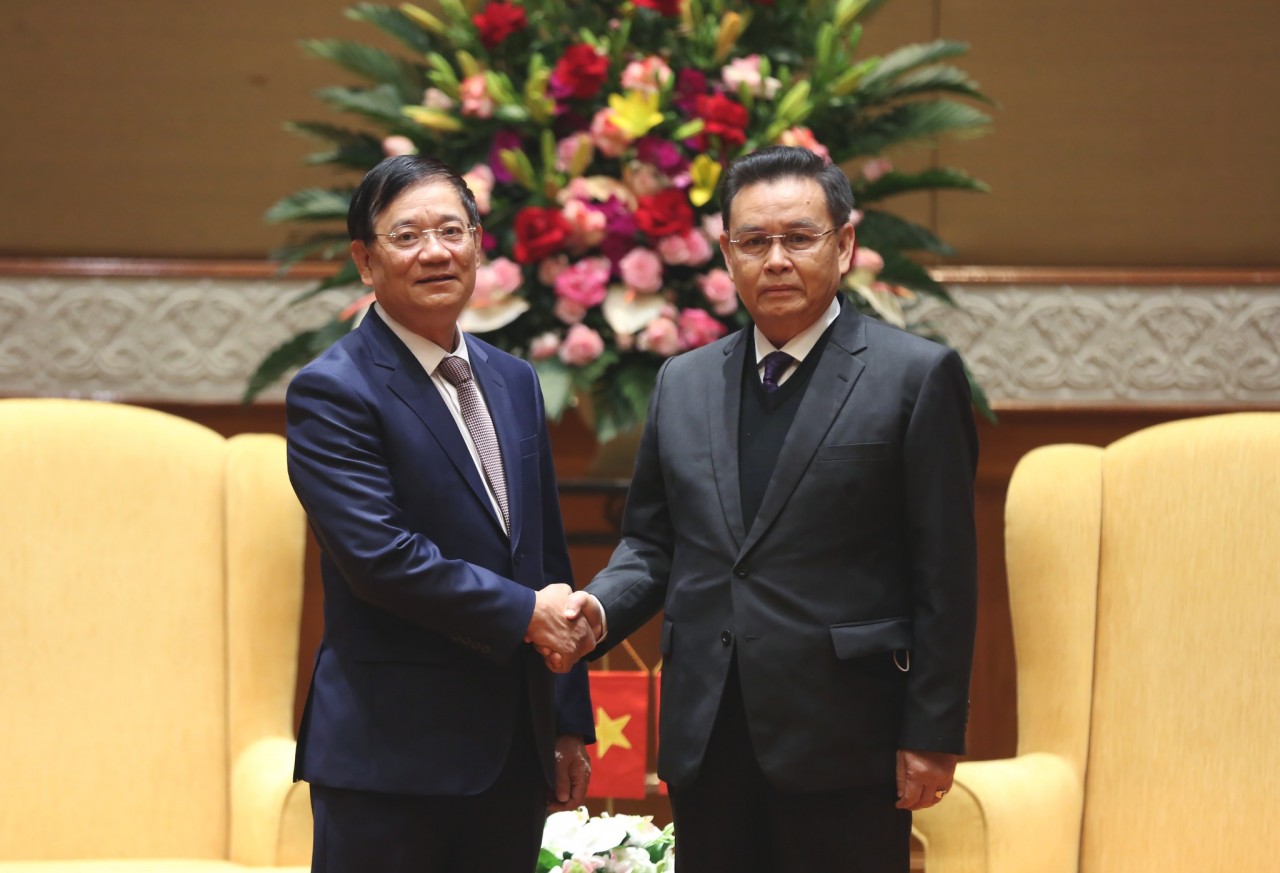 Top Lao Legislator Hails Friendship Associations' Contribution to Vietnam-Laos ties