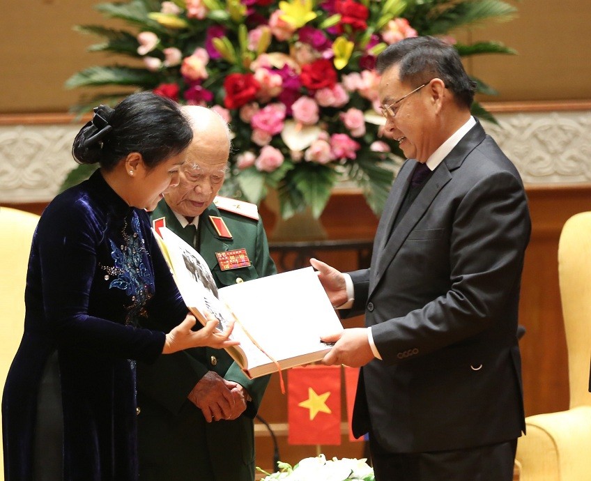 Top Lao Legislator Hails Friendship Associations' Contribution to Vietnam-Laos ties