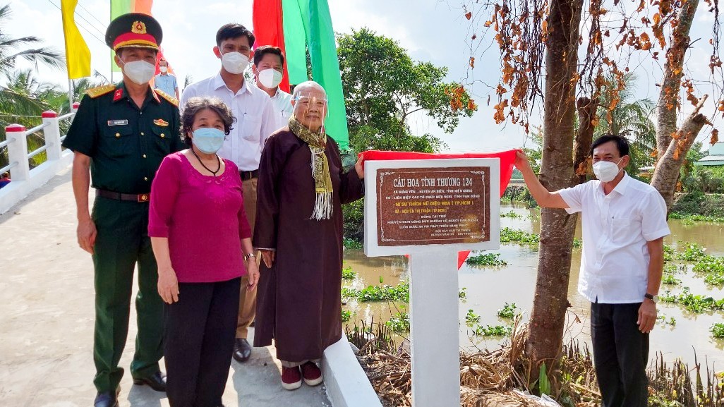 Kien Giang Union Mobilizes Fund For Local Brigde