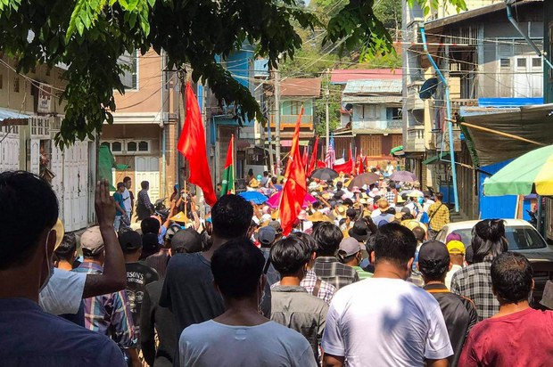 Myanmar civilian militia battle the government’s army in northwestern town