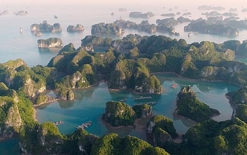 guides to spend weekend travelling to lan ha bay the masterpiece of vietnam nature