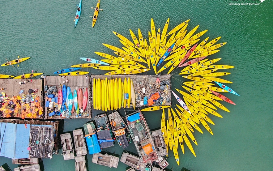 guides to spend weekend travelling to lan ha bay the masterpiece of vietnam nature