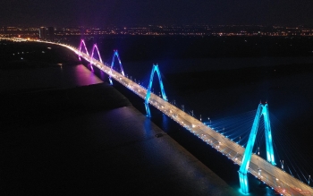 interesting bridges spanning the red river in hanoi