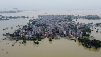 serious flood and its negative impacts on chinas economy