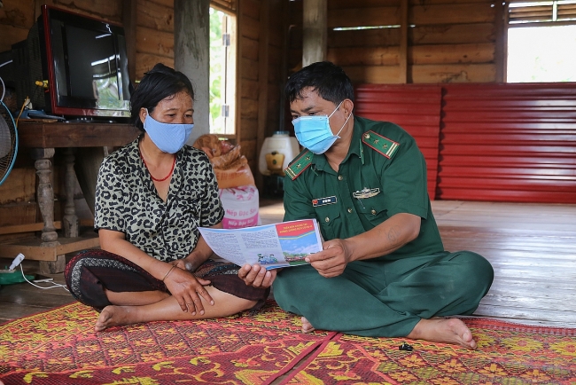 Life At The COVID-19 Checkpoint By The Vietnam – Laos Border in photos