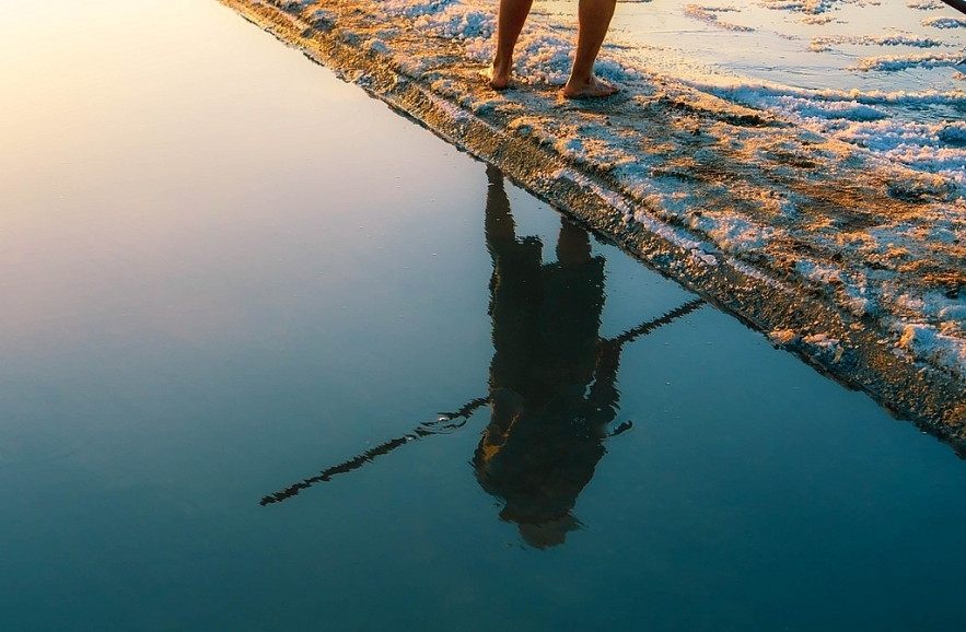 the beauty of labour on long dien salt flats