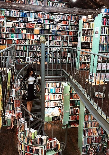 antique bookshops in the ha nois old quarter