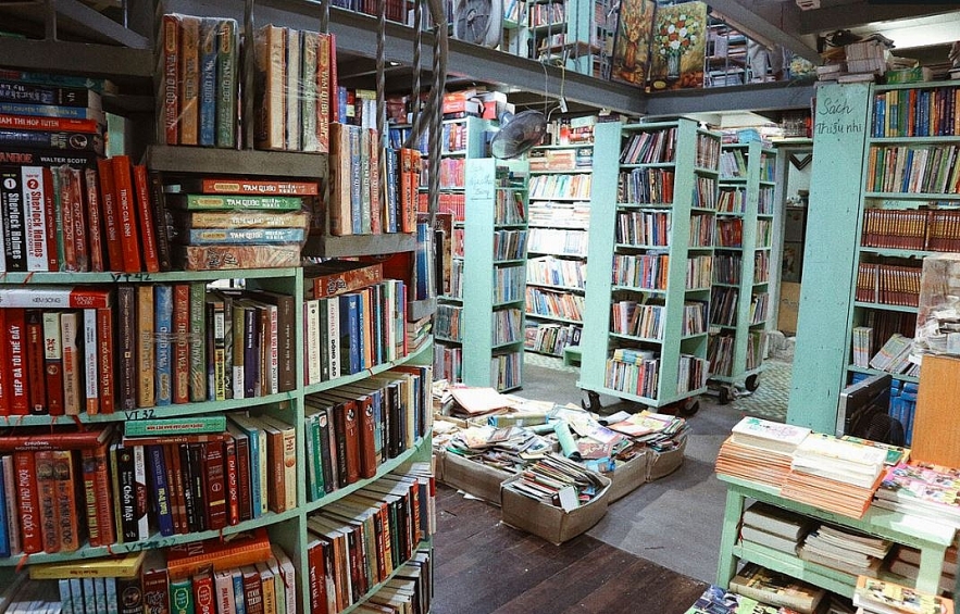 antique bookshops in the ha nois old quarter