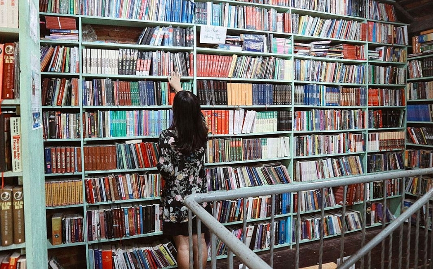 antique bookshops in the ha nois old quarter