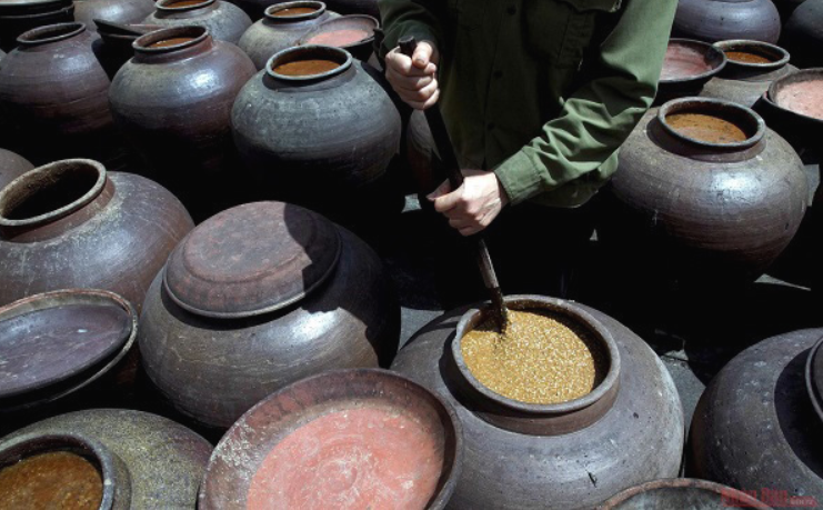 unique and traditional ban soy sauce of hung yen