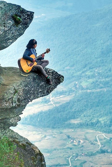 conquering y ty to hunt cloud on the lao than peak