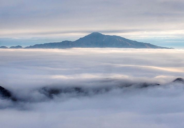 conquering y ty to hunt cloud on the lao than peak