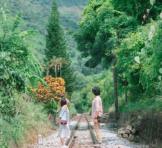 hai van pass an awesome coastal road trip in the central vietnam