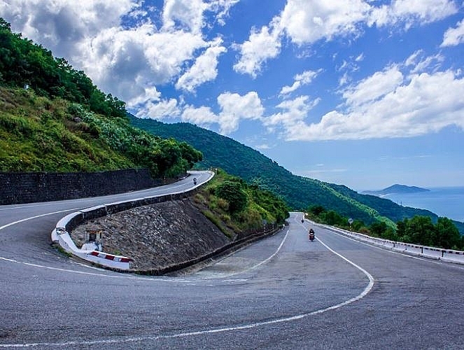 hai van pass an awesome coastal road trip in the central vietnam