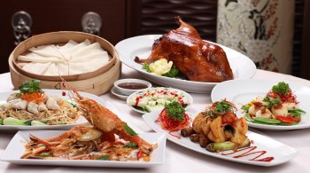 Enjoying Chinese Dishes in Vietnam's Southern Metropolis