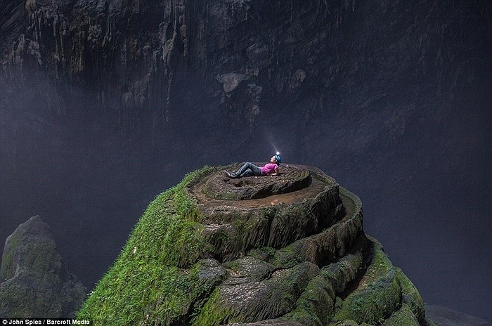 Surreal "Wedding Cake" Photogenic Spot in Son Doong Cave