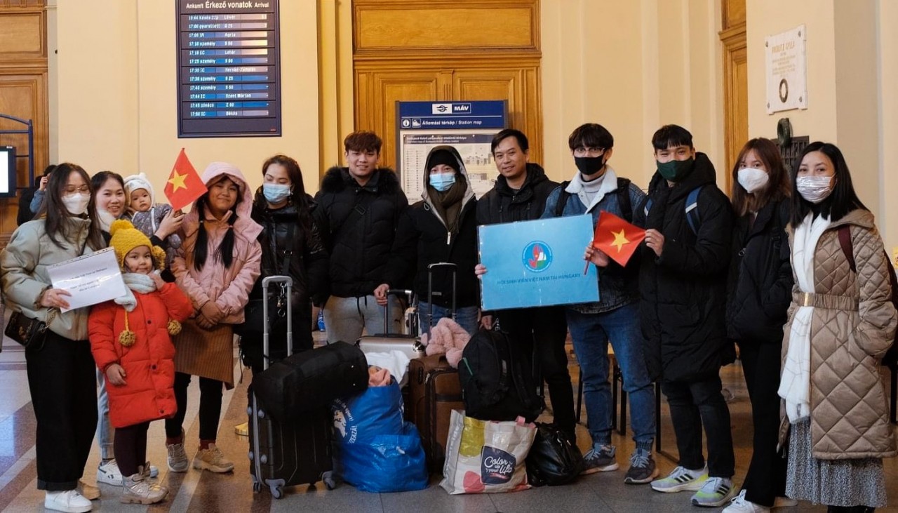 Vietnamese Youth Community in Europe Helps Ukraine Evacuation
