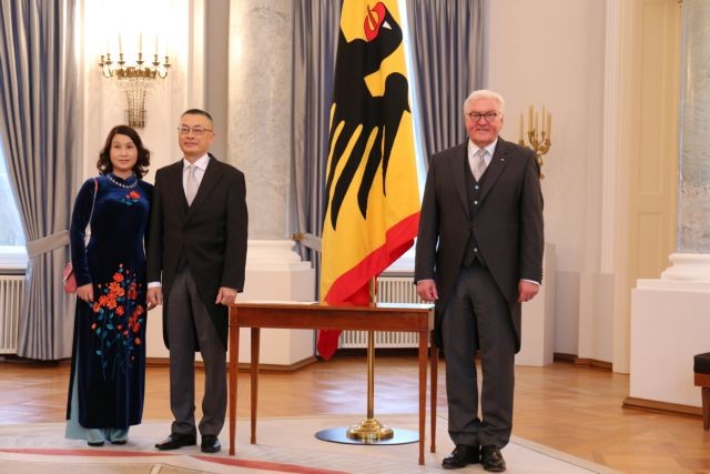 german president speaks highly of strategic partnership with vietnam