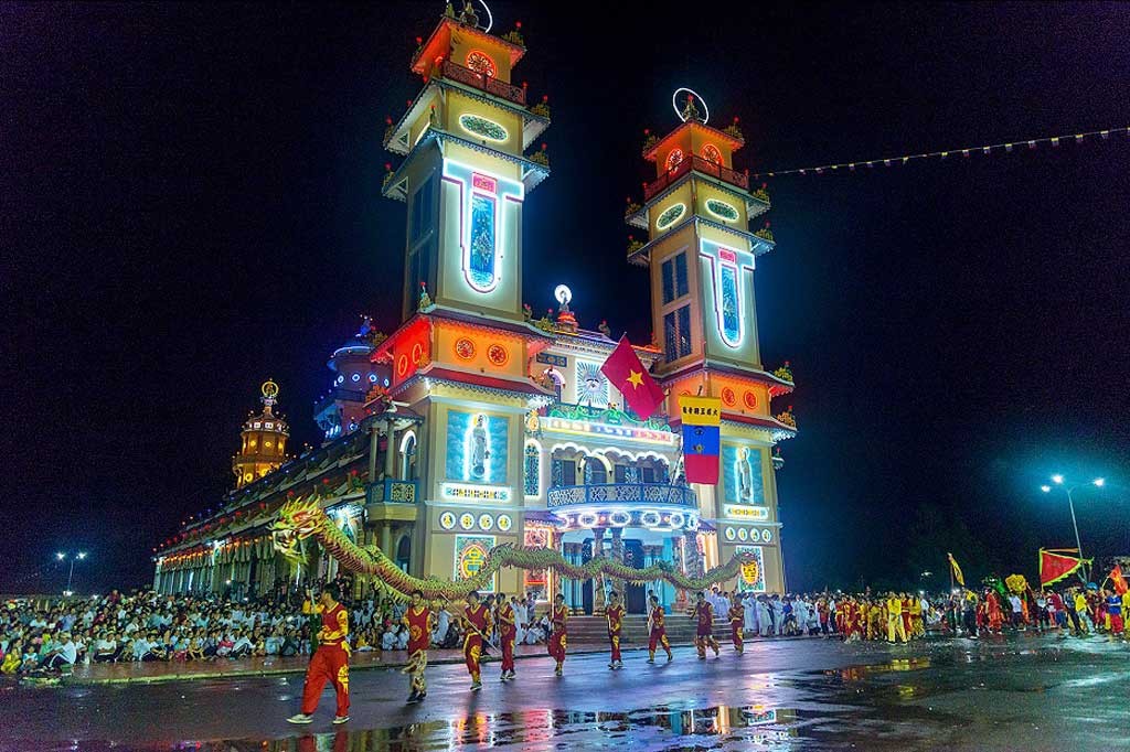 Where to Visit in Tay Ninh: Caodaism Temple - Center of Caodaism Religion