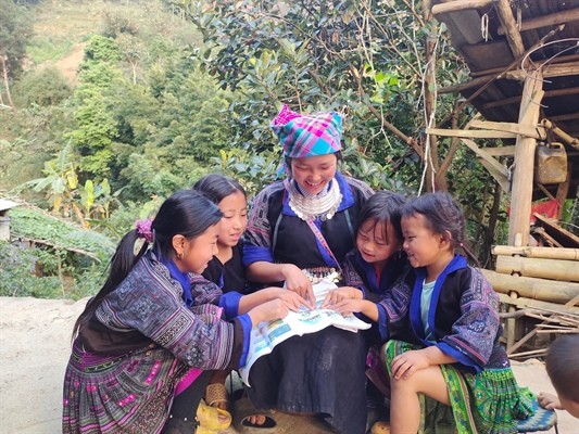 Young Hmong Teacher Empowers Women in Ethnic Minority Community