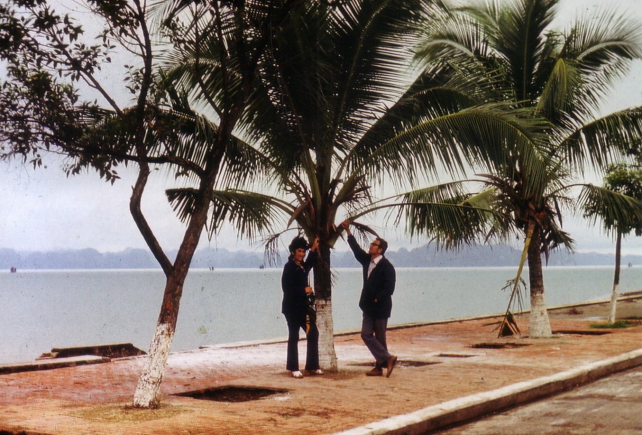 Yesteryear in Ha long Bay through Lenses of Foreign Tourists