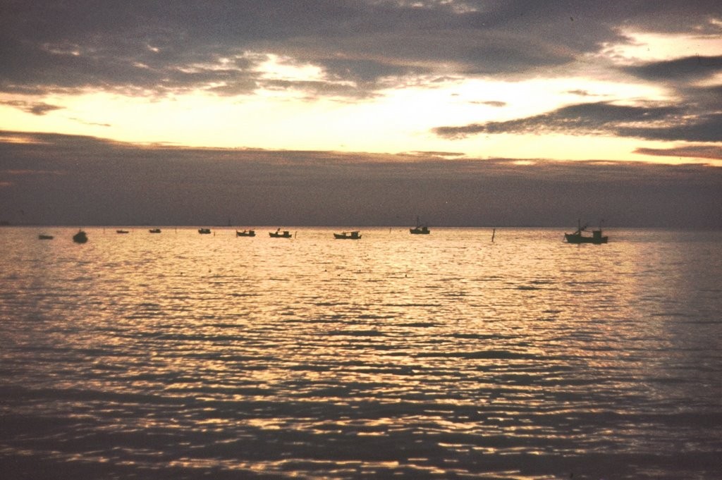 Yesteryear in Ha long Bay through Lenses of Foreign Tourists