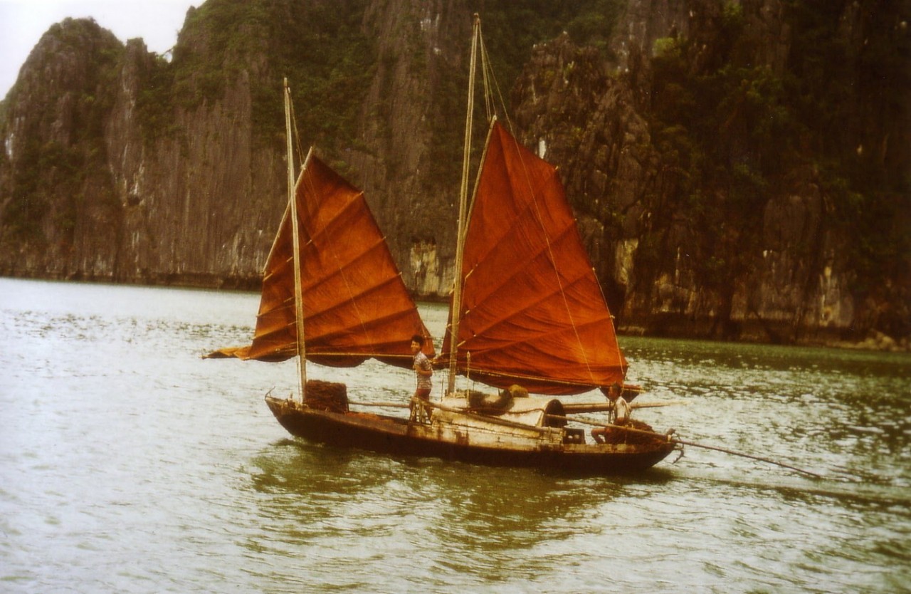 Yesteryear in Ha long Bay through Lenses of Foreign Tourists